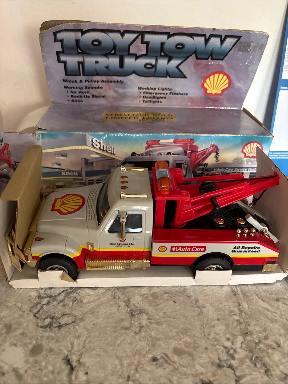 Shell Toy Tow Truck Vehicle W/ Lights & Sounds 1997 Hermann Marketing